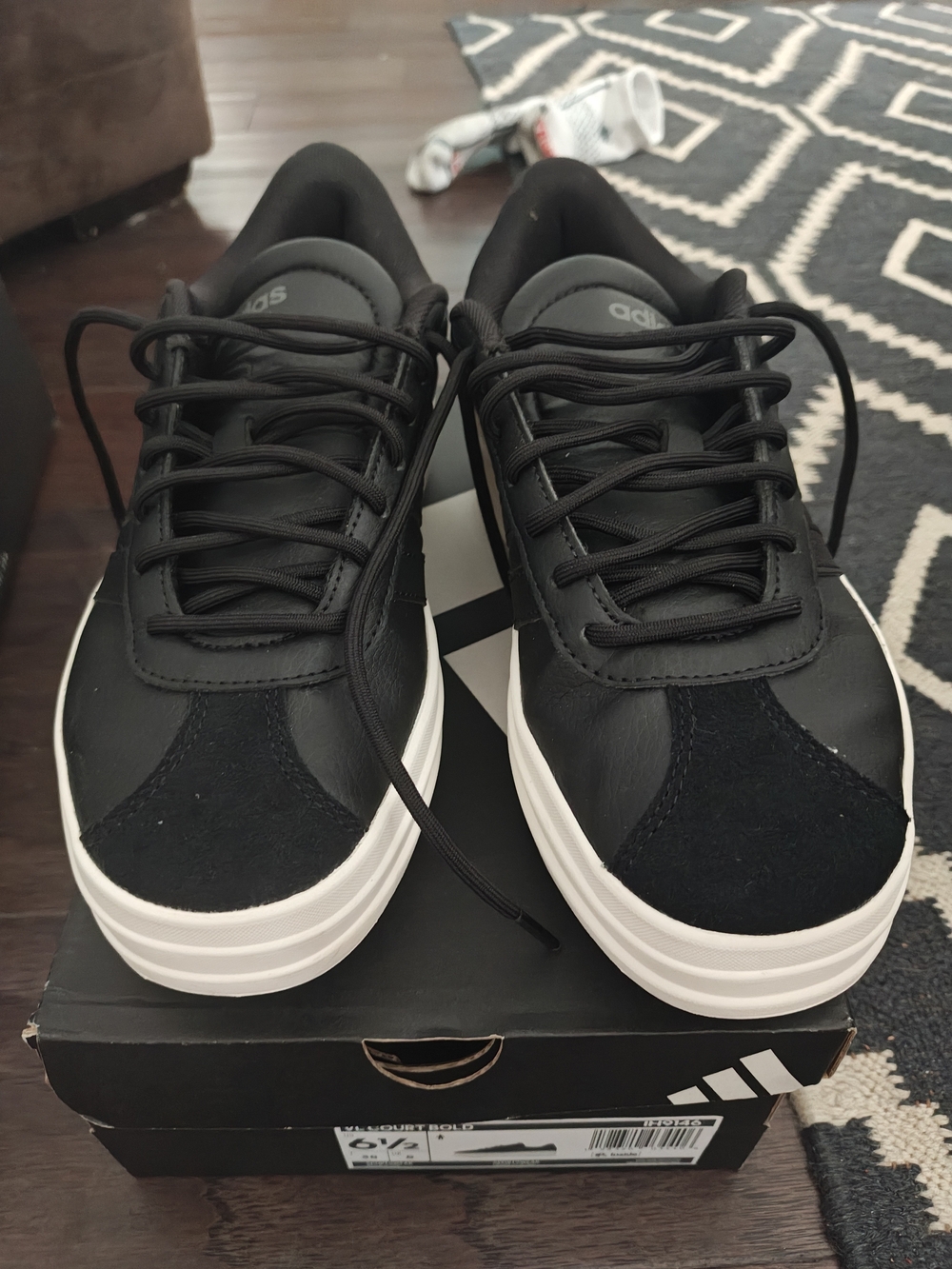 Adidas Women Black Low-Top Casual Sneakers 6.5